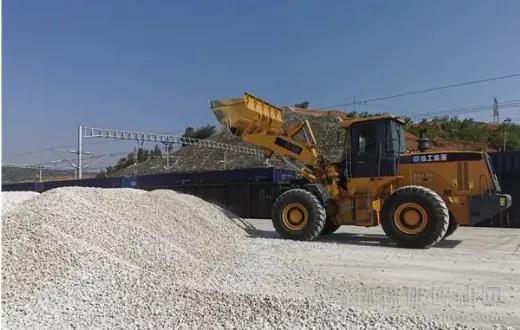 急需砂石骨料提速建設(shè)進(jìn)度,云南 鐵路 公路 運(yùn)輸砂石火力全開(kāi)