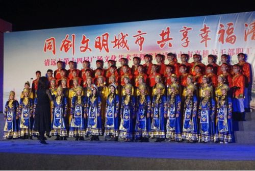 清遠(yuǎn)市第十四屆廣場(chǎng)文化藝術(shù)節(jié)經(jīng)信專(zhuān)場(chǎng)活動(dòng)圓滿(mǎn)舉行，市經(jīng)信局組織文化藝術(shù)交流活動(dòng)促進(jìn)行業(yè)發(fā)展